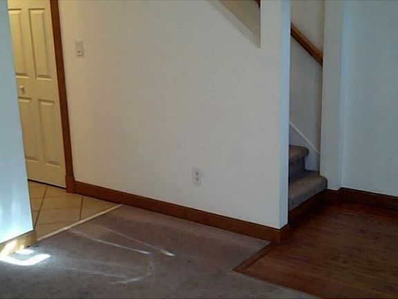 4th image of 988 Lord Dunmore Dr