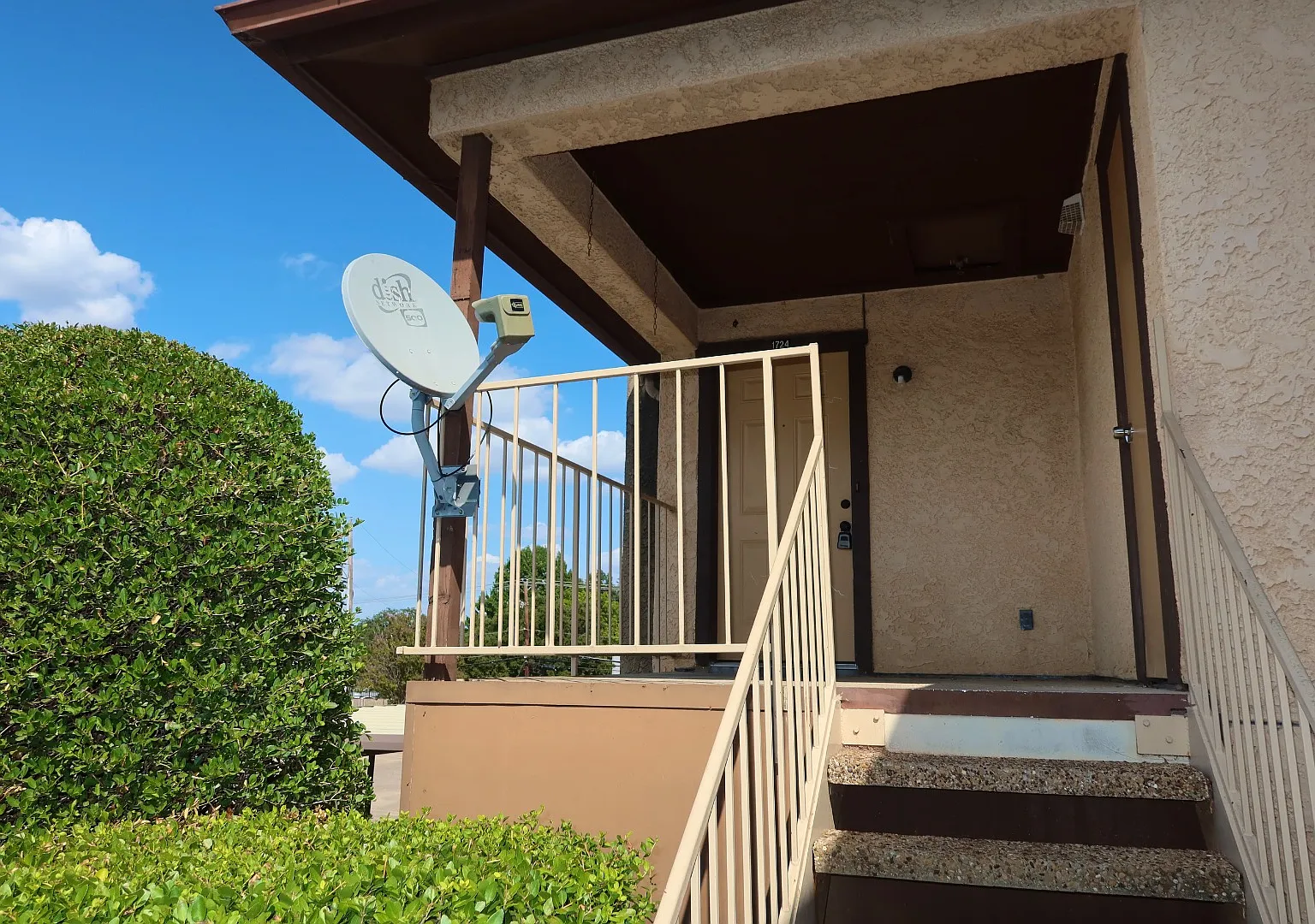 1724 Crest Point Dr - 1724 — Photo 2