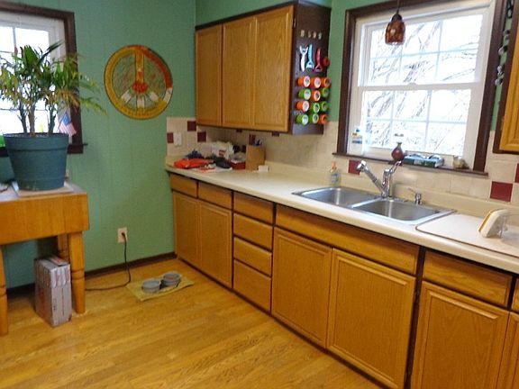 4th image of 739 E A St
