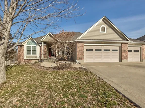 1012 Foxtail Dr, Grain Valley, MO 64029