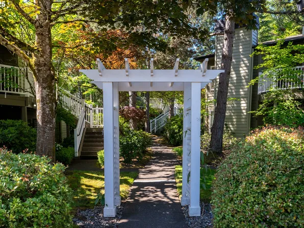 5056 Foothills Dr Unit F, Lake Oswego, OR 97034