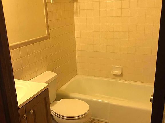 3rd image of 8450 Tidewater Dr APT 5