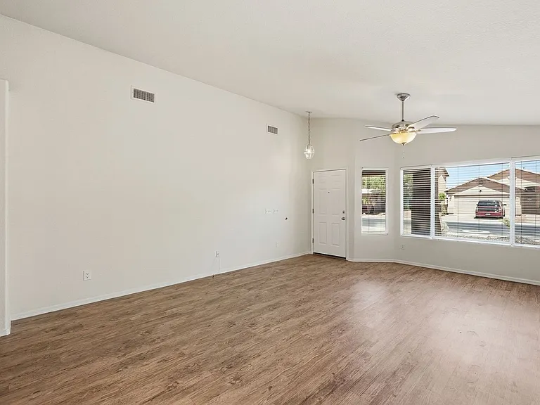 8621 W Shaw Butte Dr — Photo 5