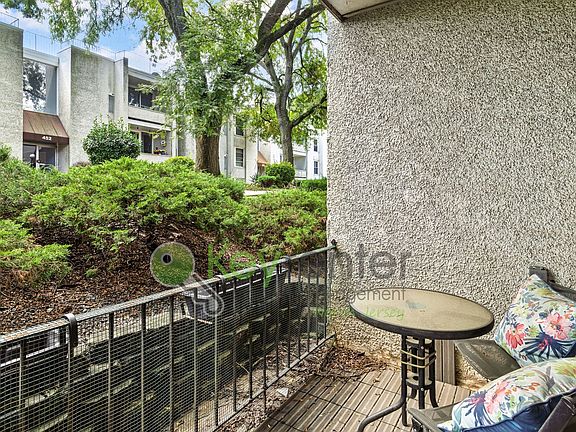 4th image of 456 River Rd APT A