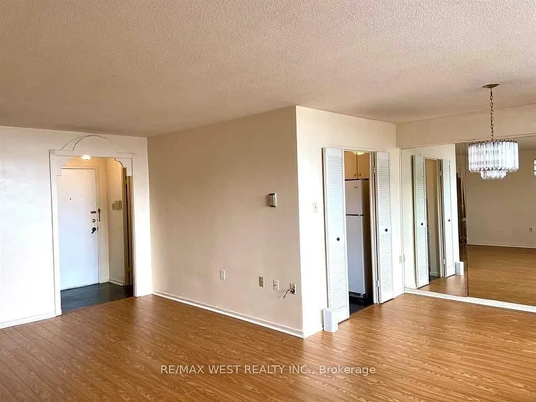 130 Neptune Dr #905 — Photo 14