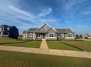 1830 Stratford Ln NW, Walker, MI 49534