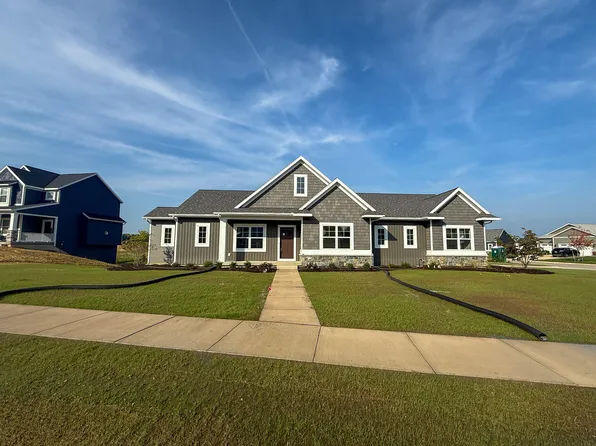 1830 Stratford Ln NW, Walker, MI 49534
