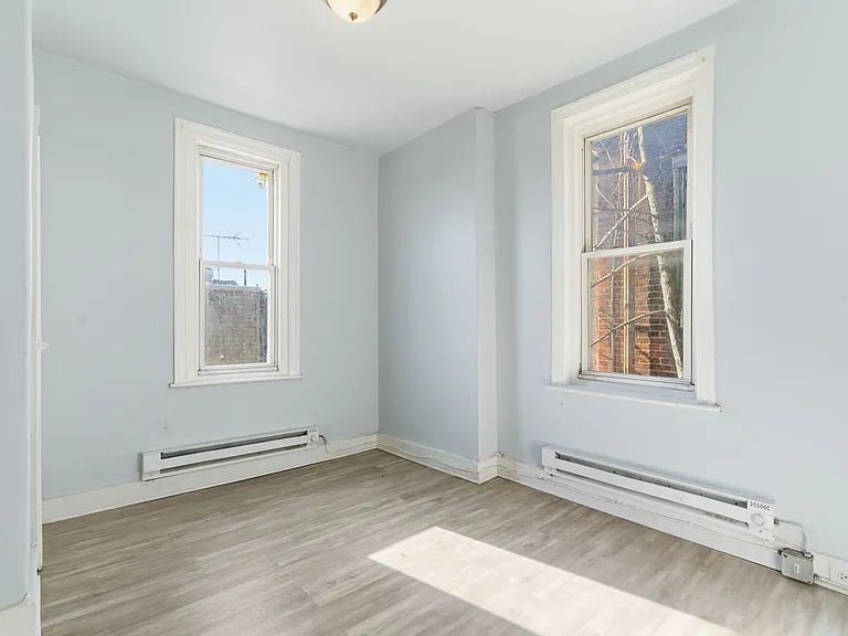 862 E Cornwall St — Photo 19