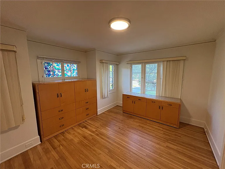 894 S Los Robles Ave — Photo 7