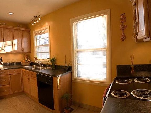 5th image of 709 E 98th St
