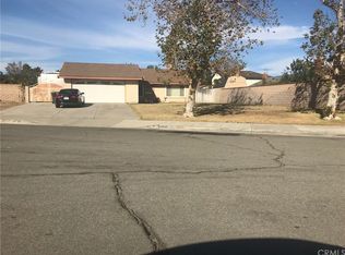 1038 W Hawthorne St, Bloomington, CA 92316