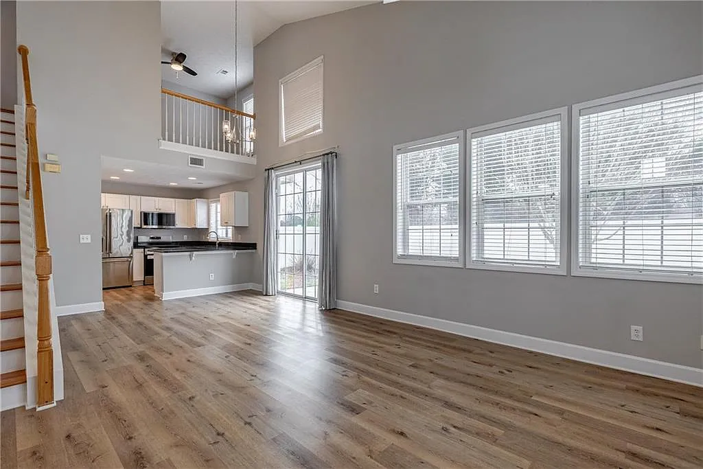2 bed, 2.5 bath, 1322 sqft, $2,350 — Photo 4
