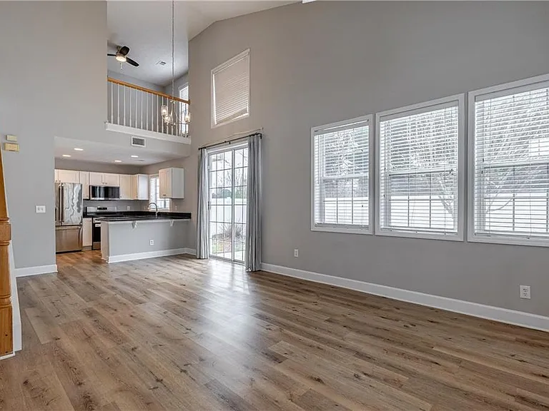 211 Harmony Ct — Photo 4