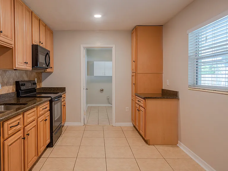 Kitchen/eating area
