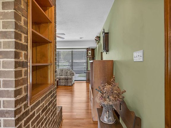 4th image of 106 Longleaf Ct