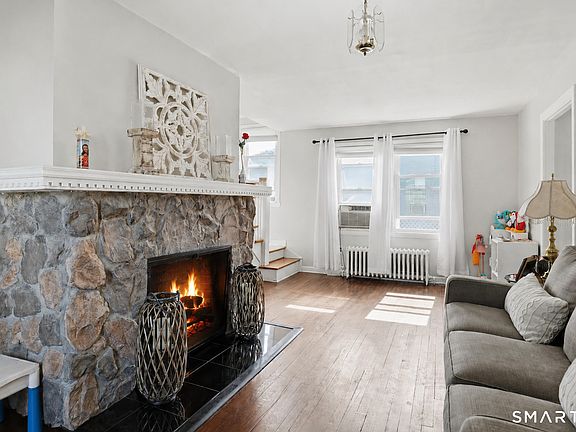 3rd image of 35 Faucett Street