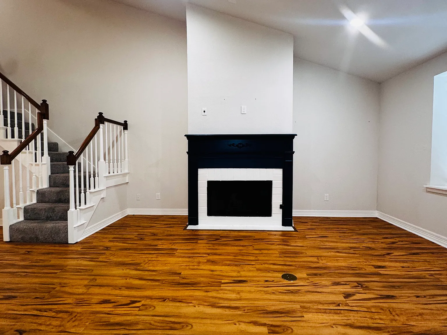2 bed, 2.5 bath, 1279 sqft, $1,700 — Photo 2