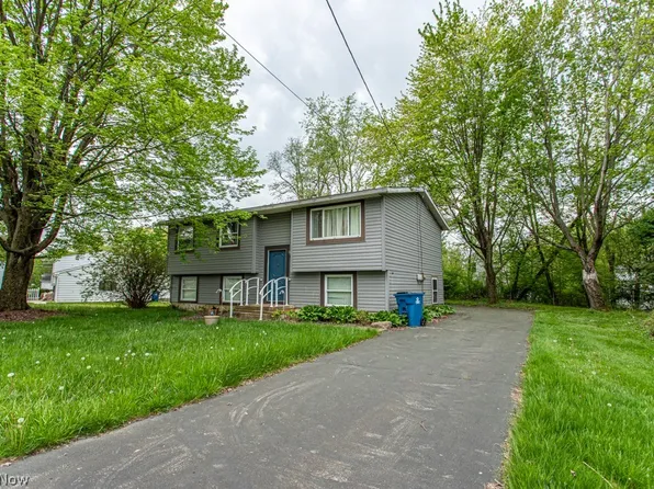 387 Lourdes Ln, Campbell, OH 44405