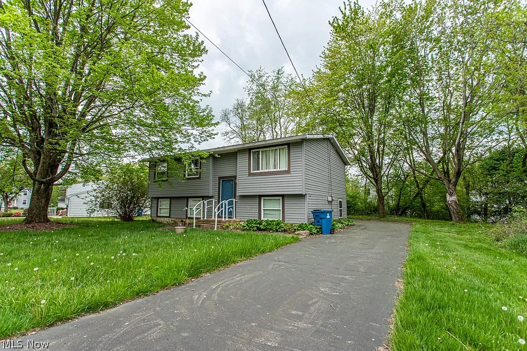 387 Lourdes Ln photo 1