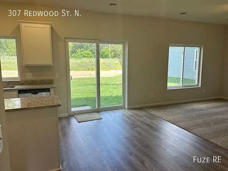 307 Redwood St N — Photo 11