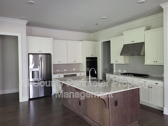 2nd image of 819 Olmsted Ln
