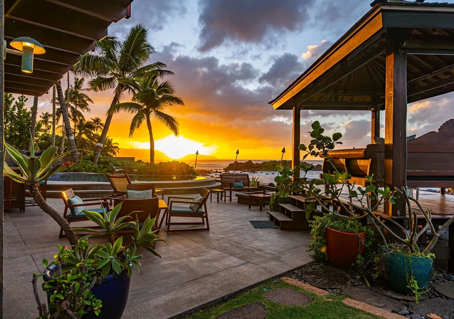 Samurai House: Oceanfront Estate w/ Infinity Pool, Theater & Stunning Views — Photo 2