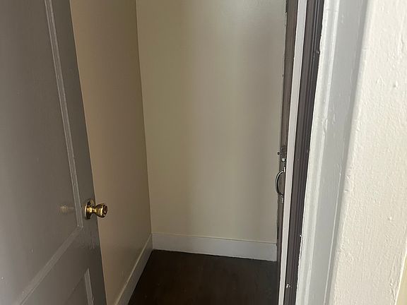 3rd image of 387 E 9th Ave Floor 1