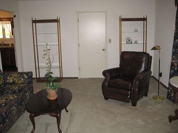 3rd image of 603 S Terrace Dr