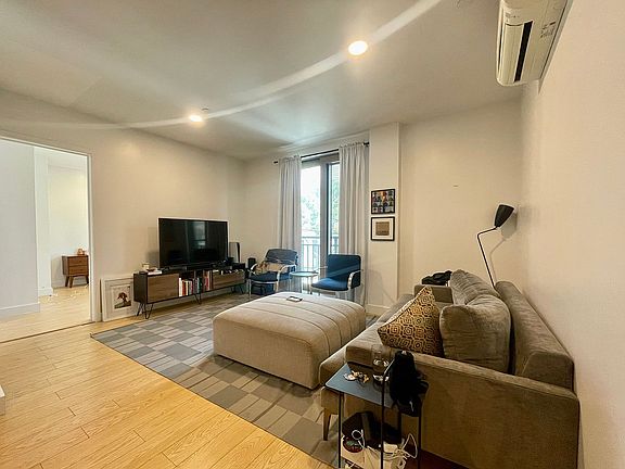 4th image of 379 Harman St APT 2B