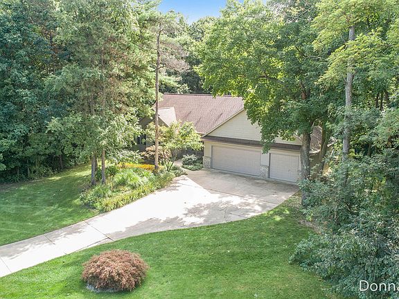 4th image of 1306 Algoma Highlands Dr NE