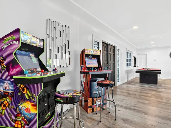 2365 NE 195th St #Id1372319p, Miami, FL 33180