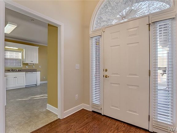 4th image of 1085 Wisteria Dr