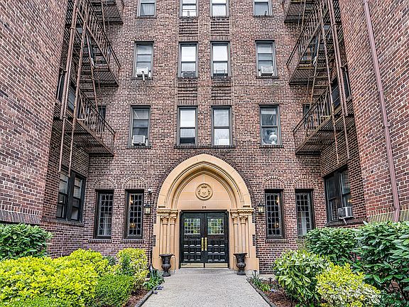 4th image of 215 Hart Blvd APT 6J