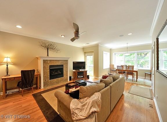 2nd image of 1523 N Artesian Ave #101