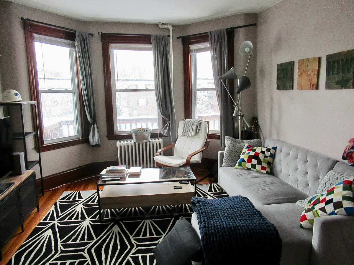 Living room - 98 Pleasant St #2