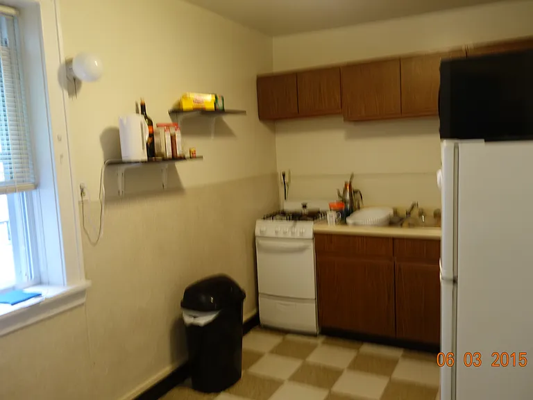 1928 E Superior St #4 — Photo 17