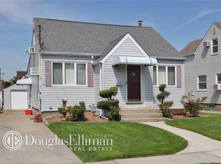 17 Clinton St, Elmont, NY 11003