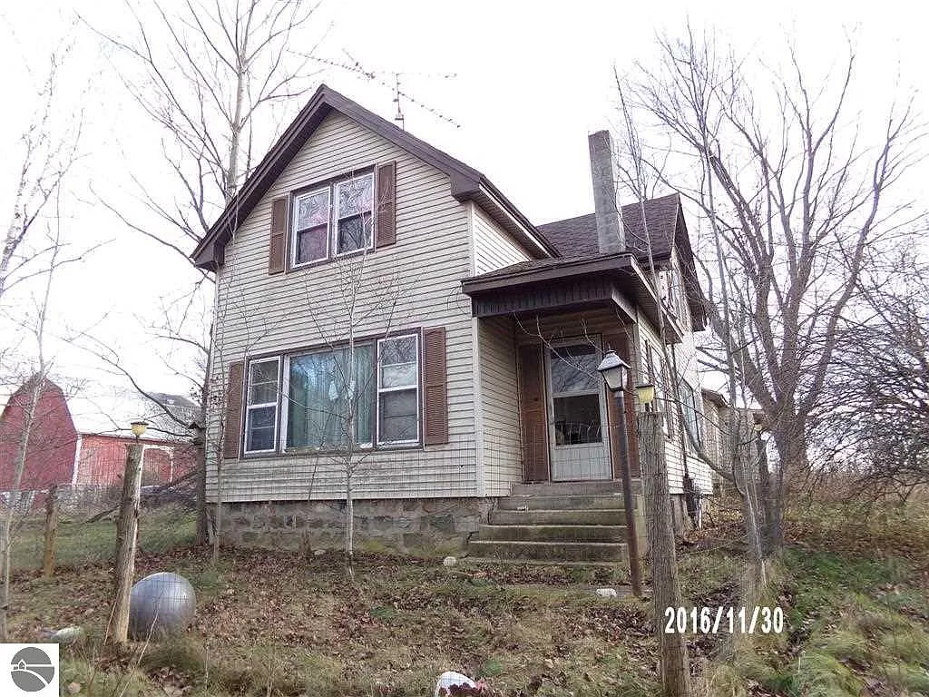 18173 Fifteen Mile Rd photo 1