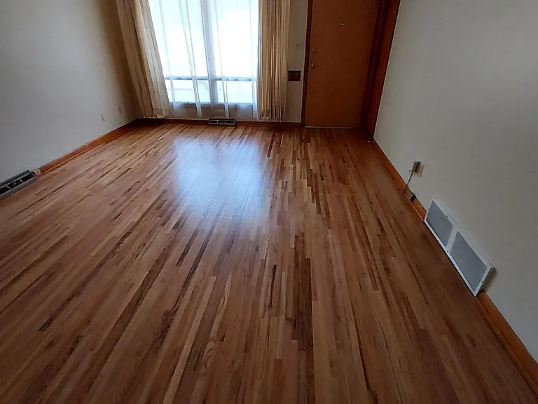 319 N Clayton Ave — Photo 3