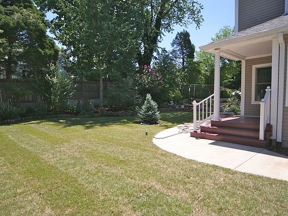 4th image of 10415 Hebard St