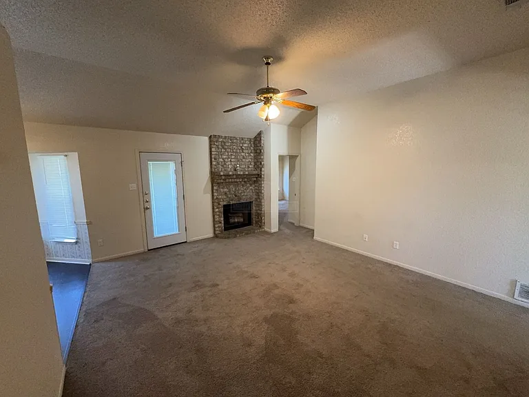 4004 Riverrock Dr — Photo 12