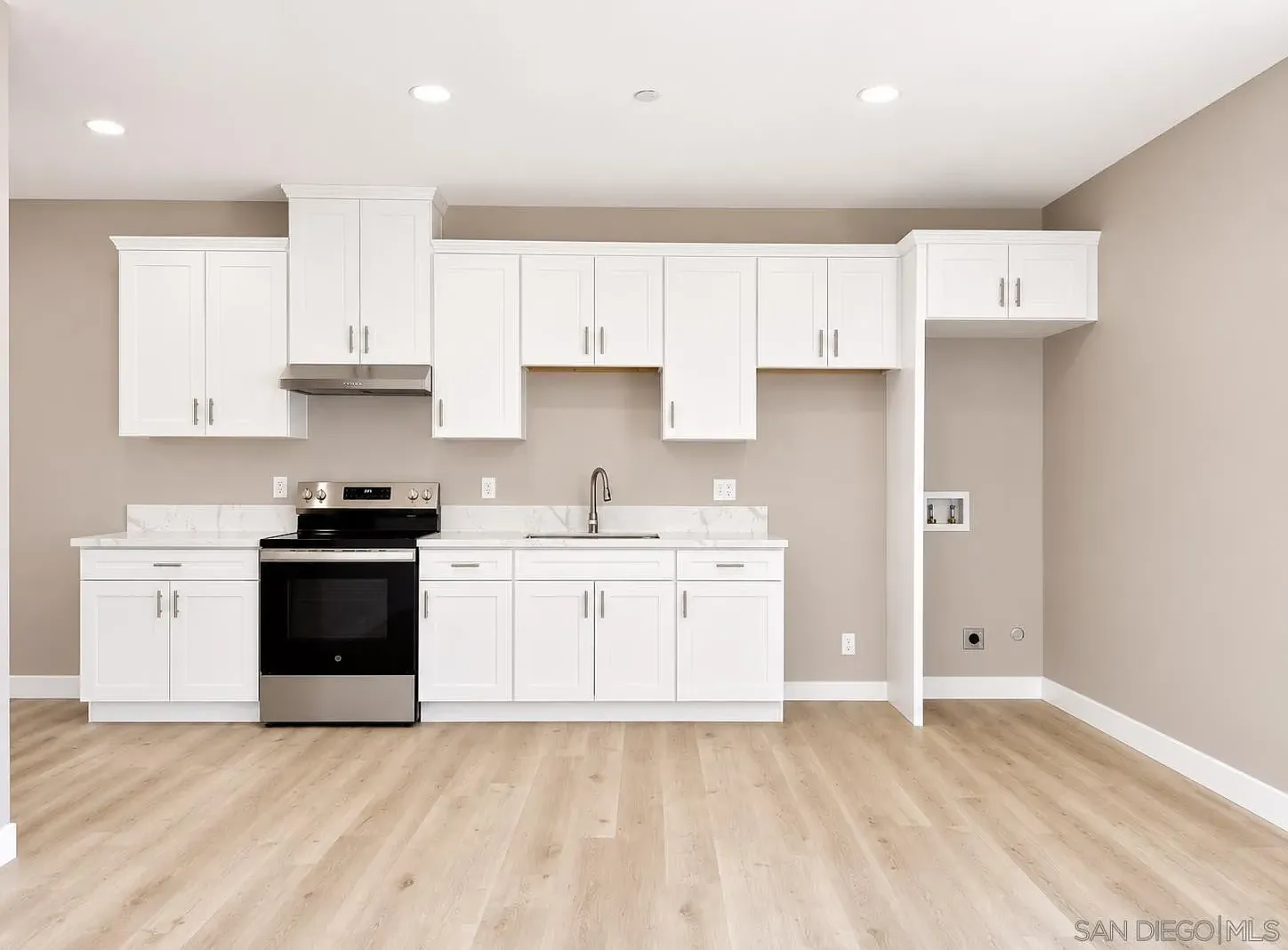2 bed, 2.0 bath, 935 sqft, $2,495 — Photo 4