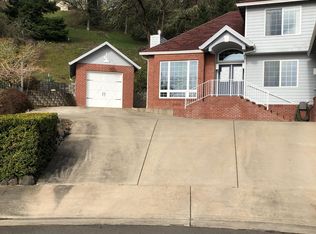 136 NW Woodrose Ct, Roseburg, OR 97471