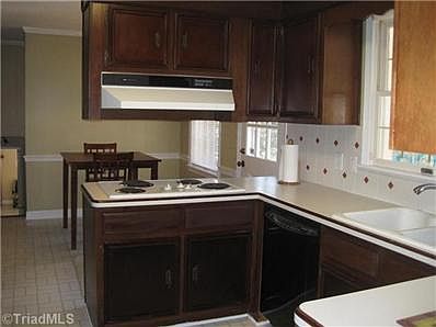 4th image of 4918 Warfield Dr