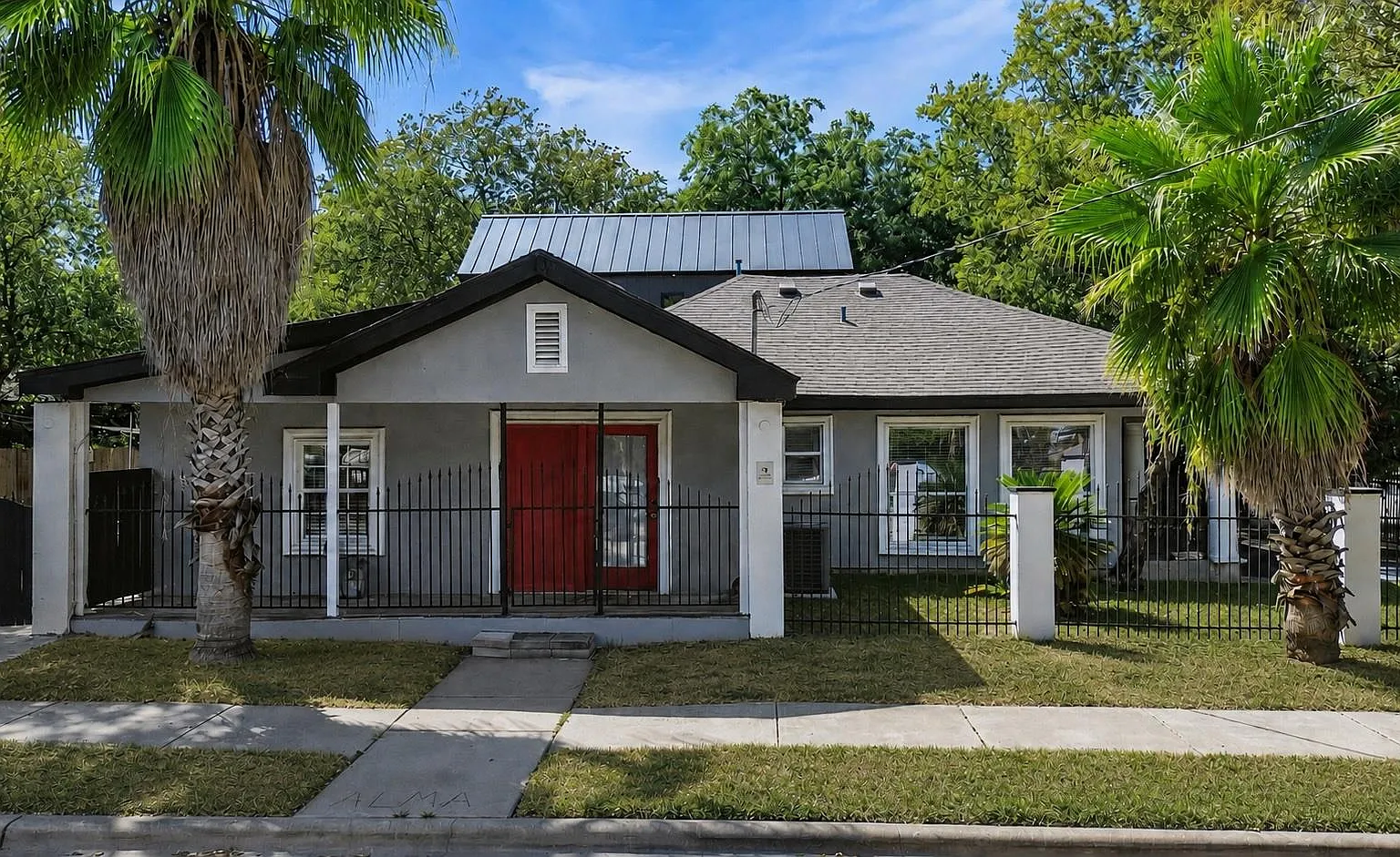 4 bed, 2.0 bath, 1640 sqft, $4,500 — Photo 1
