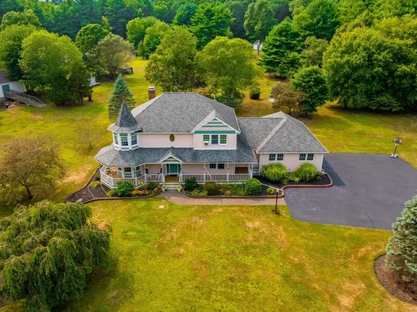 8 Cotley St, Berkley, MA 02779