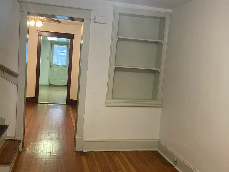 27 E 4th St #1 — Photo 3