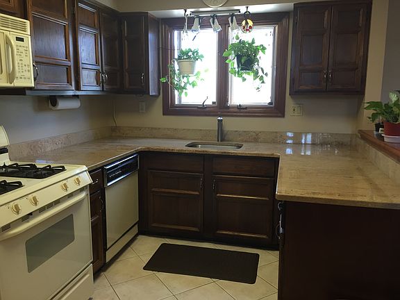3rd image of 257 Doane Ave