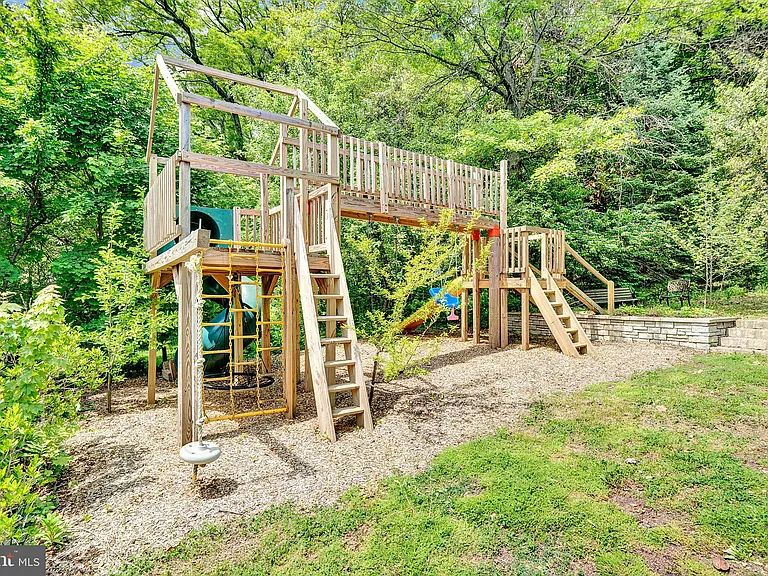 36 Hart Ave — Photo 4