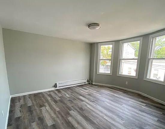 2nd image of 275 Cortlandt St
